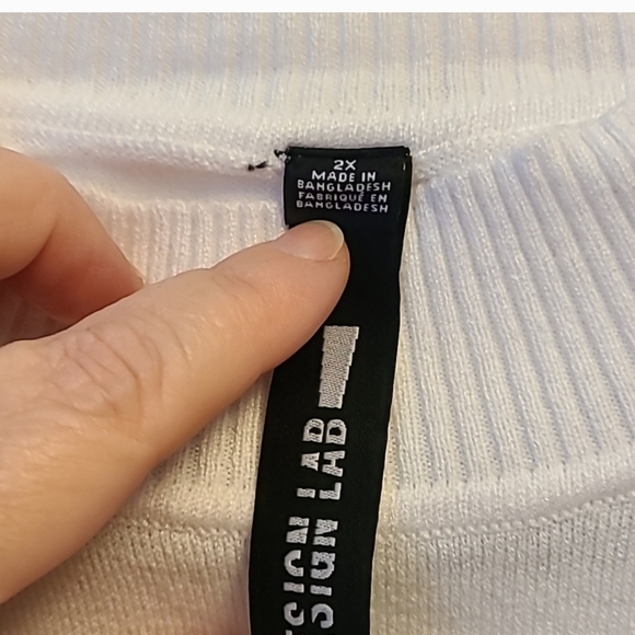 BNWT Sweater with Cut-Out Shoulders  - 2X - Picture 4 of 7